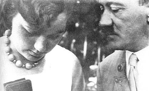 جلد کتاب نبوغ هیتلر